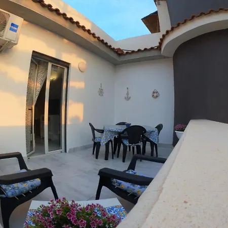 Deep Sea Aparthotel 4*